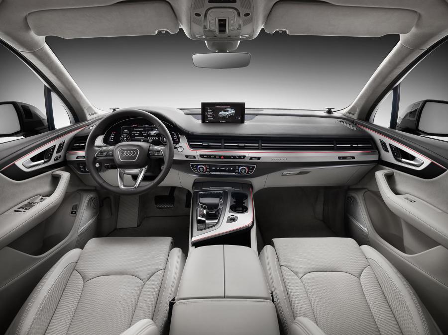 Торпедо Audi Q7 TFSI Quattro S-Line (4M) 2015 года  (WW) (фото 17 из 35)